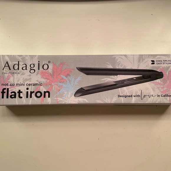 Mini Hair Straightener - Picture 1 of 4